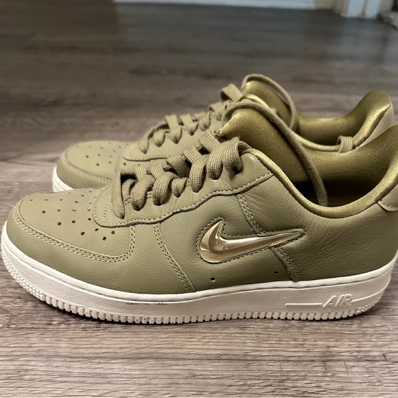 olive green and gold nike air force 1s - Picture 1 of 4